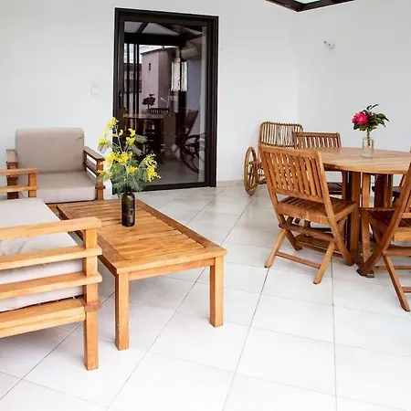 L'echappee Authentique- Maison Centre-ville- Veranda Climatisee-jardin Daire *